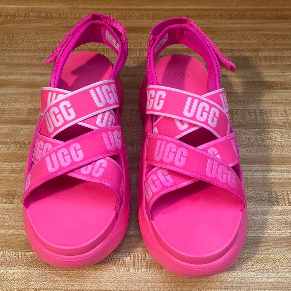 UGG La Cloud Sandal Light Pink 1110090 Logo women’s size 11 Strappy Comfort Clog